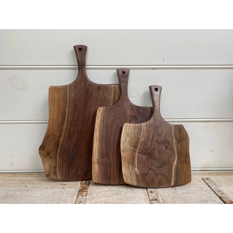 Peterman’s 15″ BLACK WALNUT SERVING BOARD W/ HANDLE