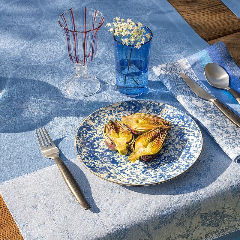 Le Jacquard Franais- Bucolique Blue Linen Napkin (23″ Sq, Set of 4)