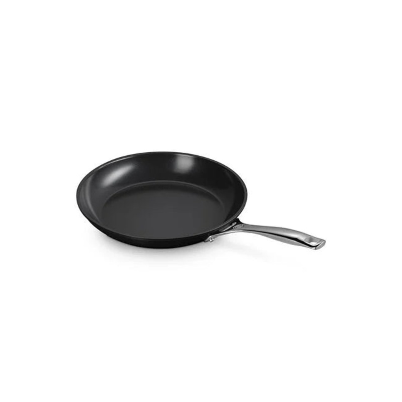 Le Creuset – Essential Non-Stick Ceramic Round Fry Pan