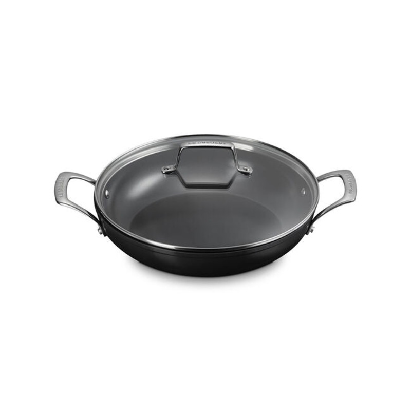 Le Creuset – Essential Non-Stick Ceramic Shallow Braiser with Glass Lid