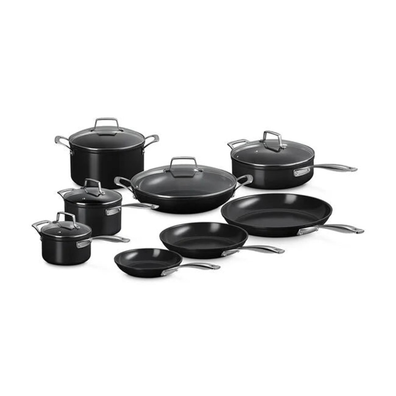 Le Creuset – Essential Non-Stick Ceramic 13-Piece Cookware Set