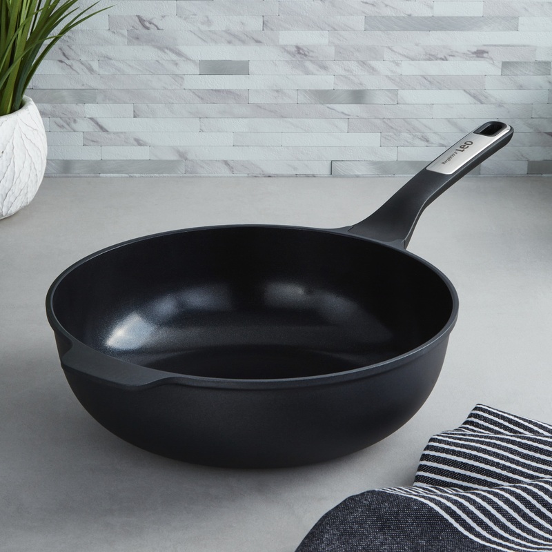 BergHOFF Leo Phantom Nonstick Ceramic 11″ Wok Pan 4.6qt., Recycled